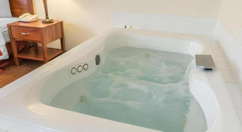 Quality Inn Royle Kittanning Экстерьер фото